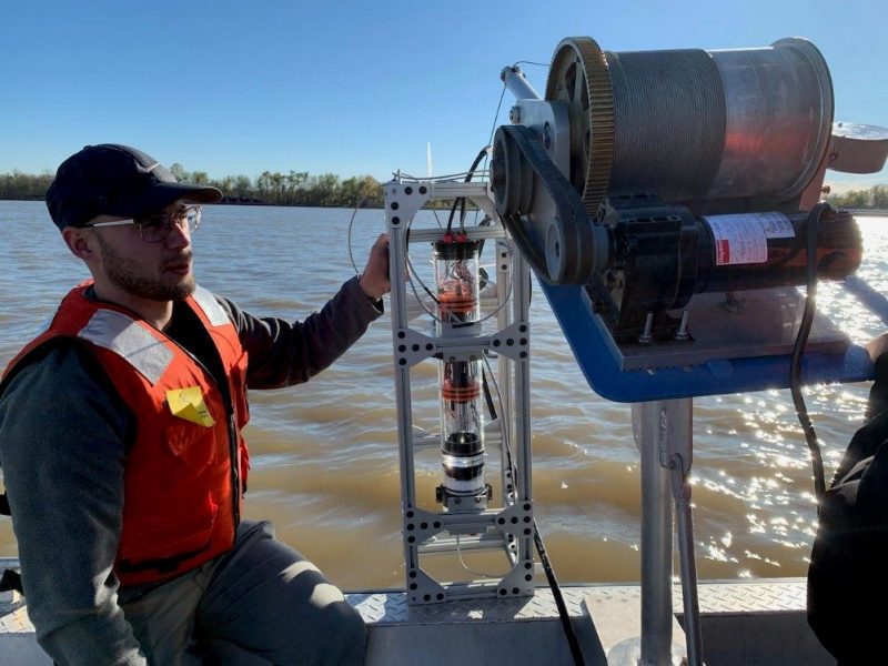 Kyle Strom builds innovative camera system to track muddy snowflakes in the Mississippi River